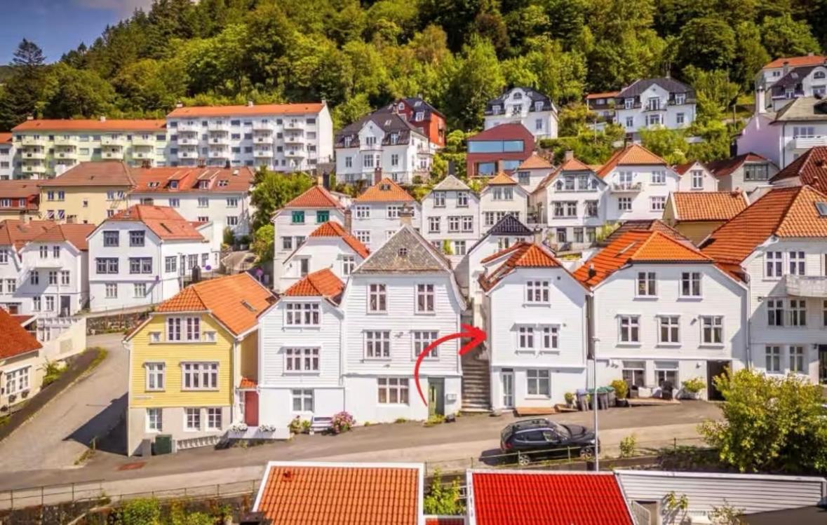 Leilighet I Bergens Vakreste Gate - Nydelig Utsikt Over Innseilingen Til Bergen! المظهر الخارجي الصورة